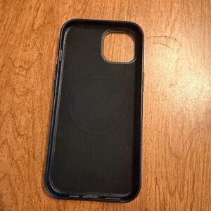 Andar iPhone 15 case